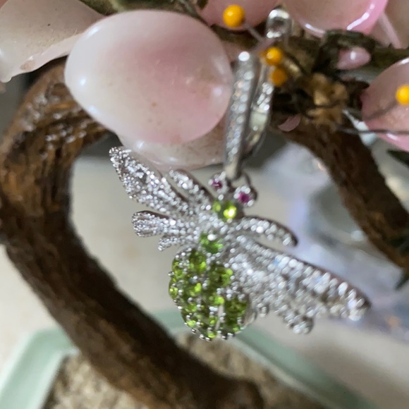 Vintage 925 peridot bee earring
